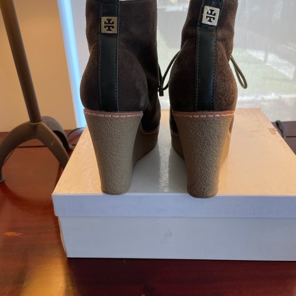 Tory Burch women’s boots - Picture 3 of 4